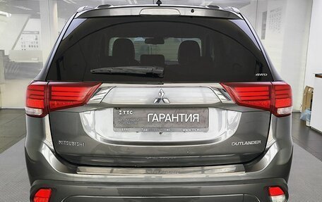 Mitsubishi Outlander III рестайлинг 3, 2016 год, 1 945 000 рублей, 6 фотография