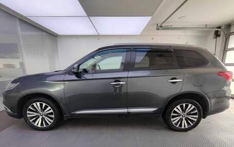 Mitsubishi Outlander III рестайлинг 3, 2016 год, 1 945 000 рублей, 8 фотография