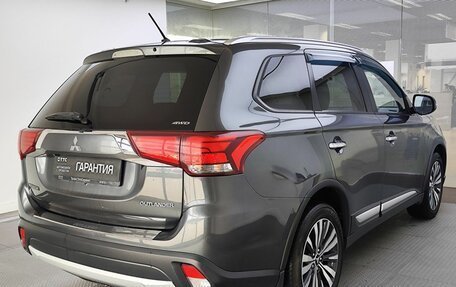 Mitsubishi Outlander III рестайлинг 3, 2016 год, 1 945 000 рублей, 5 фотография
