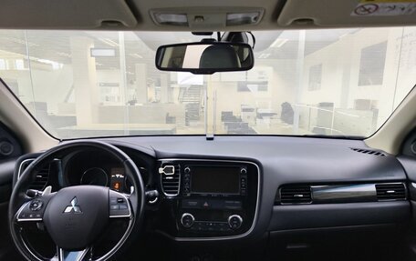 Mitsubishi Outlander III рестайлинг 3, 2016 год, 1 945 000 рублей, 14 фотография