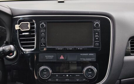 Mitsubishi Outlander III рестайлинг 3, 2016 год, 1 945 000 рублей, 15 фотография