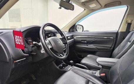Mitsubishi Outlander III рестайлинг 3, 2016 год, 1 945 000 рублей, 16 фотография