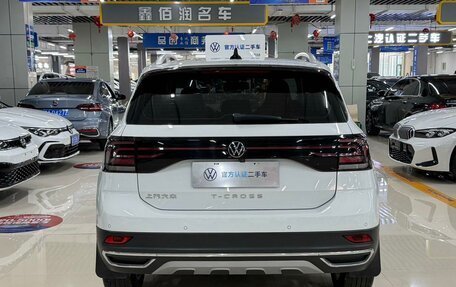 Volkswagen T-Cross I, 2023 год, 1 300 000 рублей, 6 фотография