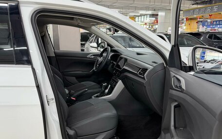 Volkswagen T-Cross I, 2023 год, 1 300 000 рублей, 9 фотография
