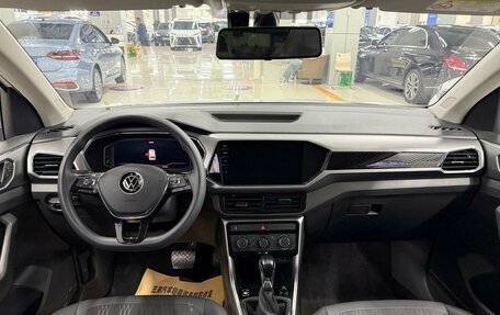 Volkswagen T-Cross I, 2023 год, 1 300 000 рублей, 7 фотография