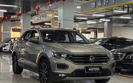 Volkswagen T-Roc I, 2023 год, 1 400 000 рублей, 2 фотография