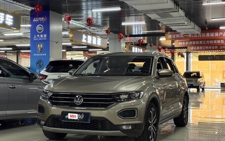Volkswagen T-Roc I, 2023 год, 1 400 000 рублей, 3 фотография