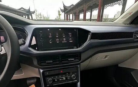 Volkswagen T-Cross I, 2023 год, 1 425 001 рублей, 10 фотография