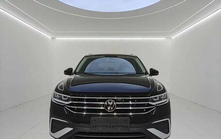 Volkswagen Tiguan II, 2023 год, 2 020 000 рублей, 1 фотография