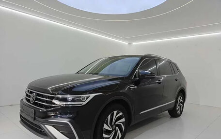 Volkswagen Tiguan II, 2023 год, 2 020 000 рублей, 3 фотография