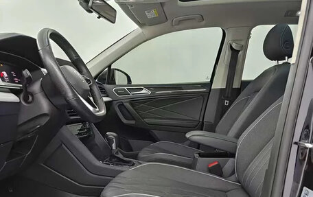 Volkswagen Tiguan II, 2023 год, 2 020 000 рублей, 8 фотография
