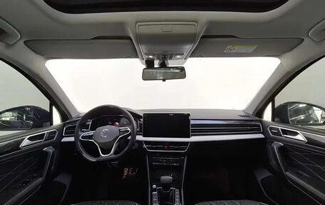 Volkswagen Tiguan II, 2023 год, 2 020 000 рублей, 10 фотография