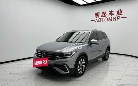 Volkswagen Tiguan II, 2023 год, 2 100 000 рублей, 3 фотография