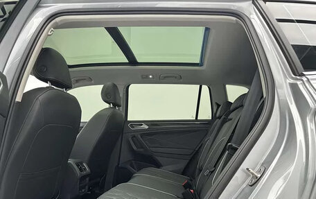 Volkswagen Tiguan II, 2023 год, 2 100 000 рублей, 17 фотография