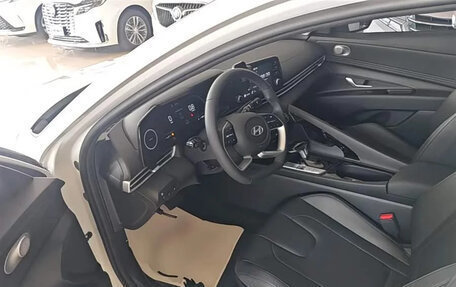 Hyundai Elantra, 2025 год, 1 600 000 рублей, 12 фотография