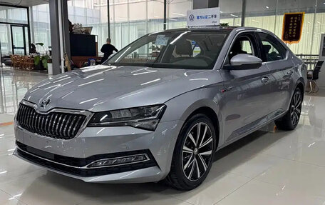 Skoda Superb III рестайлинг, 2025 год, 2 100 000 рублей, 3 фотография