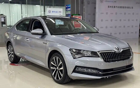 Skoda Superb III рестайлинг, 2025 год, 2 100 000 рублей, 2 фотография
