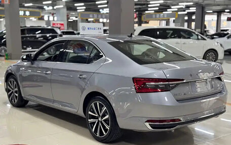 Skoda Superb III рестайлинг, 2025 год, 2 100 000 рублей, 4 фотография