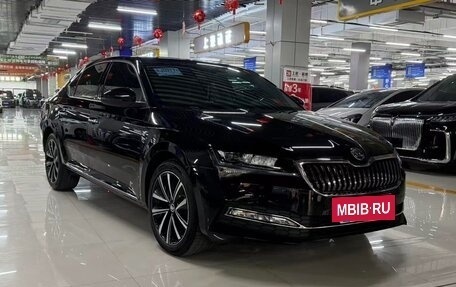Skoda Superb III рестайлинг, 2025 год, 2 100 000 рублей, 2 фотография