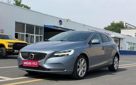 Volvo V40 II рестайлинг, 2018 год, 1 300 000 рублей, 1 фотография