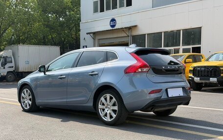 Volvo V40 II рестайлинг, 2018 год, 1 300 000 рублей, 4 фотография