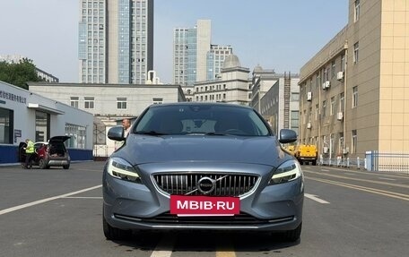Volvo V40 II рестайлинг, 2018 год, 1 300 000 рублей, 2 фотография