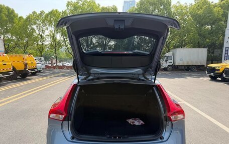 Volvo V40 II рестайлинг, 2018 год, 1 300 000 рублей, 8 фотография