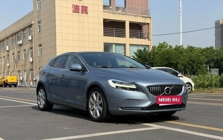 Volvo V40 II рестайлинг, 2018 год, 1 300 000 рублей, 3 фотография