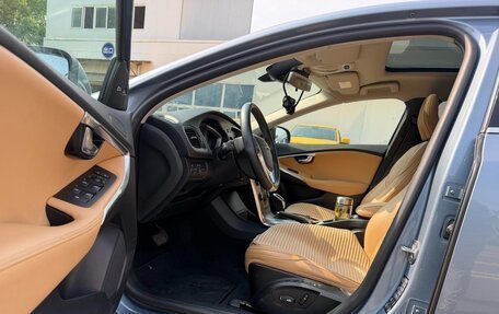 Volvo V40 II рестайлинг, 2018 год, 1 300 000 рублей, 10 фотография