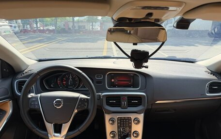 Volvo V40 II рестайлинг, 2018 год, 1 300 000 рублей, 12 фотография