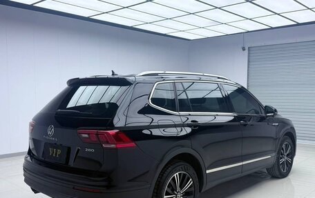 Volkswagen Tiguan II, 2021 год, 2 200 000 рублей, 3 фотография