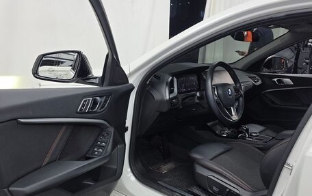 BMW 1 серия, 2020 год, 2 270 000 рублей, 10 фотография