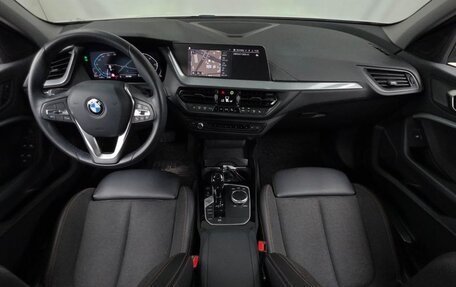 BMW 1 серия, 2020 год, 2 270 000 рублей, 8 фотография