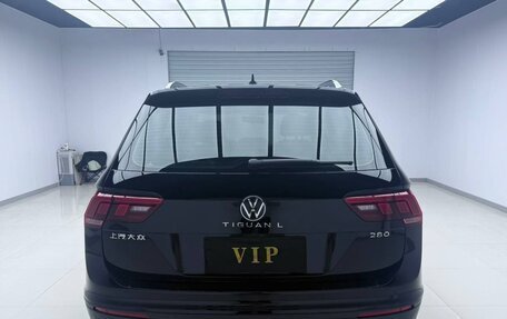 Volkswagen Tiguan II, 2021 год, 2 200 000 рублей, 4 фотография