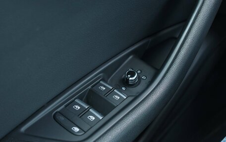 Audi A4, 2019 год, 2 500 000 рублей, 7 фотография