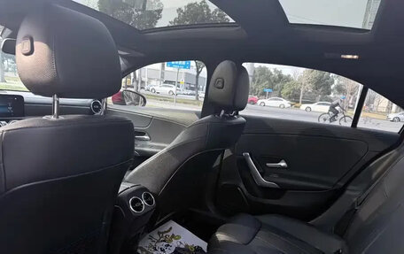 Mercedes-Benz A-Класс, 2023 год, 1 650 000 рублей, 10 фотография