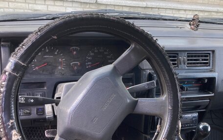 Nissan Terrano II рестайлинг, 1994 год, 750 000 рублей, 11 фотография