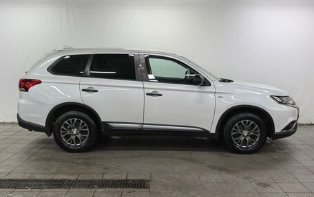 Mitsubishi Outlander III рестайлинг 3, 2019 год, 1 780 000 рублей, 4 фотография