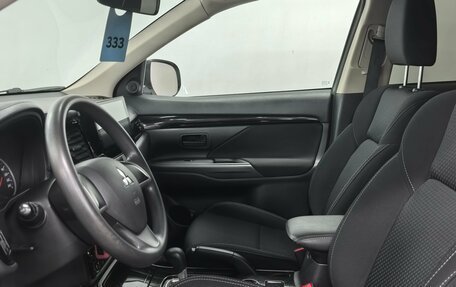 Mitsubishi Outlander III рестайлинг 3, 2019 год, 1 780 000 рублей, 9 фотография