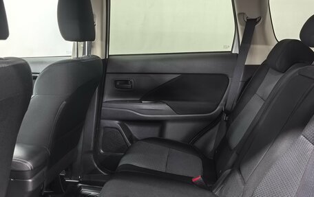Mitsubishi Outlander III рестайлинг 3, 2019 год, 1 780 000 рублей, 16 фотография