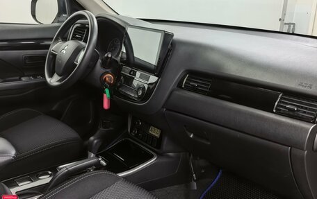 Mitsubishi Outlander III рестайлинг 3, 2019 год, 1 780 000 рублей, 20 фотография