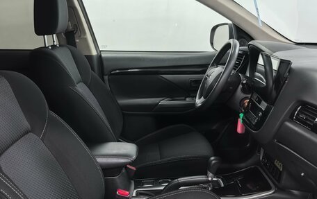 Mitsubishi Outlander III рестайлинг 3, 2019 год, 1 780 000 рублей, 21 фотография