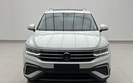 Volkswagen Tiguan II, 2023 год, 2 370 095 рублей, 2 фотография
