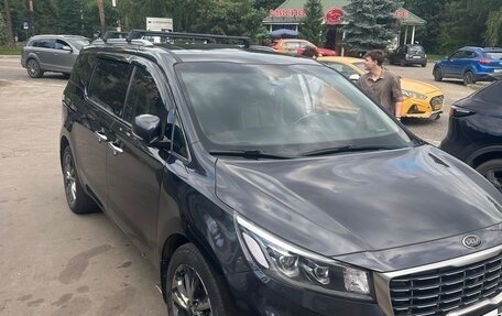 KIA Carnival III, 2018 год, 2 800 000 рублей, 2 фотография