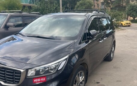 KIA Carnival III, 2018 год, 2 800 000 рублей, 3 фотография