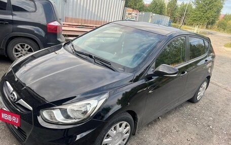 Hyundai Solaris II рестайлинг, 2011 год, 600 000 рублей, 2 фотография