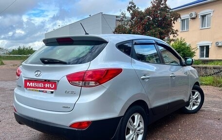 Hyundai ix35 I рестайлинг, 2013 год, 2 300 000 рублей, 6 фотография