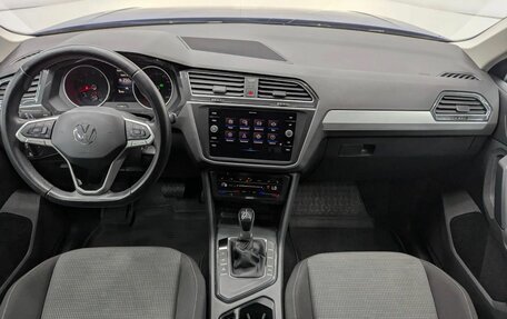 Volkswagen Tiguan II, 2021 год, 2 650 000 рублей, 10 фотография