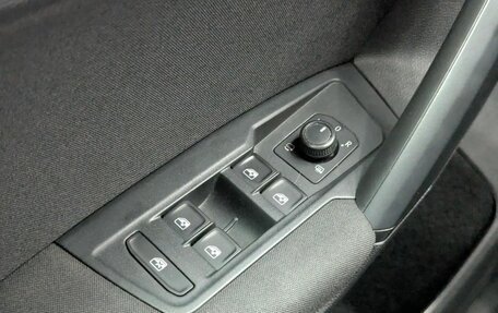 Volkswagen Tiguan II, 2021 год, 2 650 000 рублей, 16 фотография