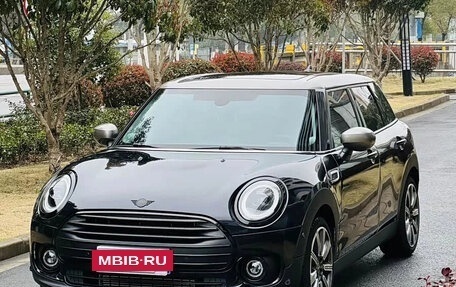 MINI Clubman, 2023 год, 1 800 000 рублей, 3 фотография